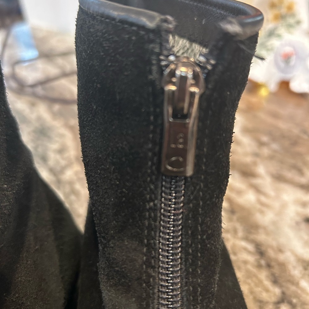 La CANADIENNE Black suede Ankle Boot, 6.5, soft lining. Has wear/stains but GUC - Picture 2 of 11